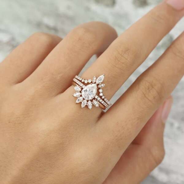 anillo cristal blanco talla pera